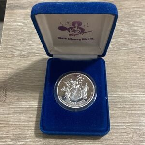 VTG Walt Disney 20 Magical Years 1 oz .999 Silver Proof Coin 1971-1991 with Box